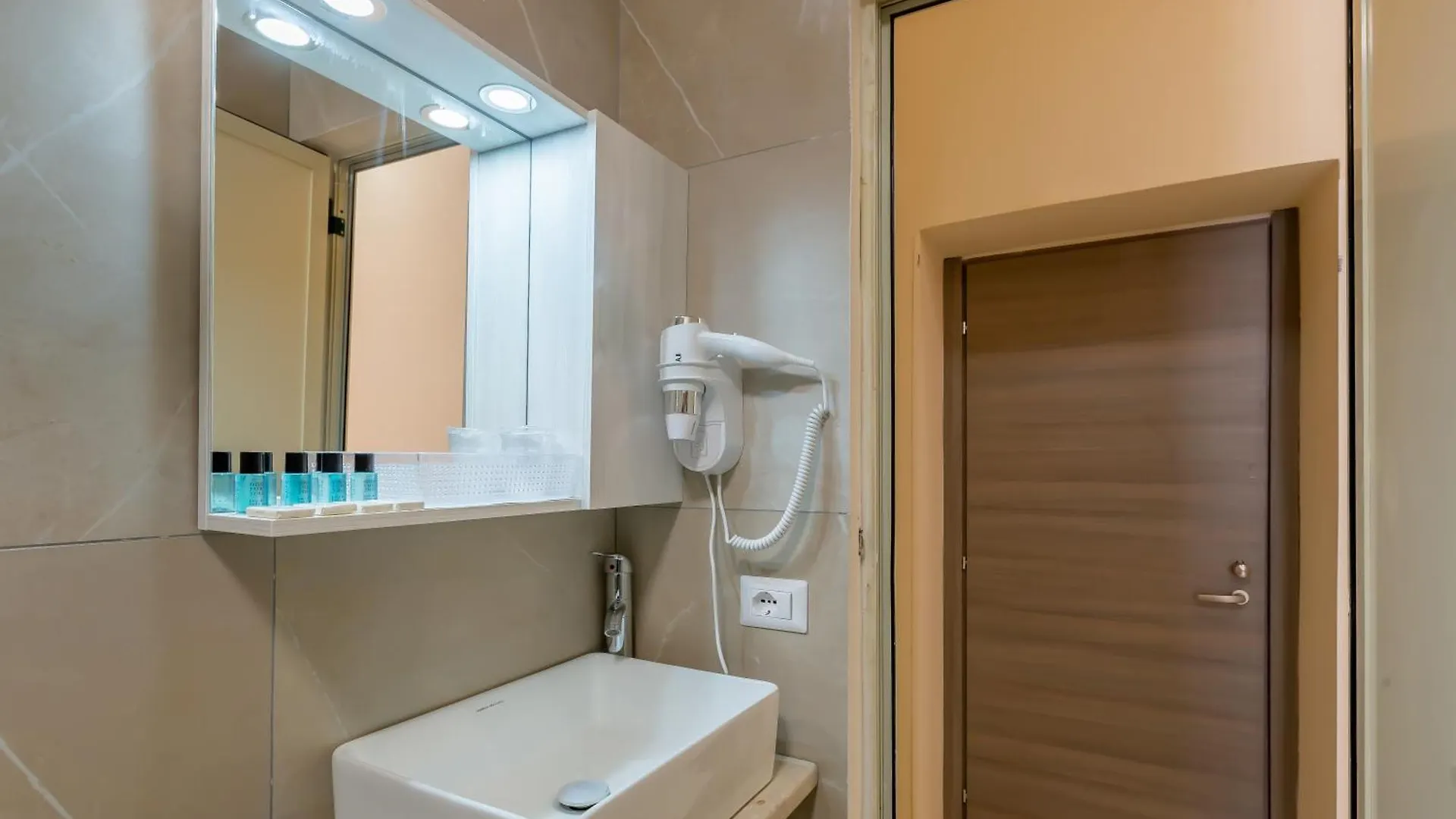 Hyper Lodge Termini Rom 0*,  Italien