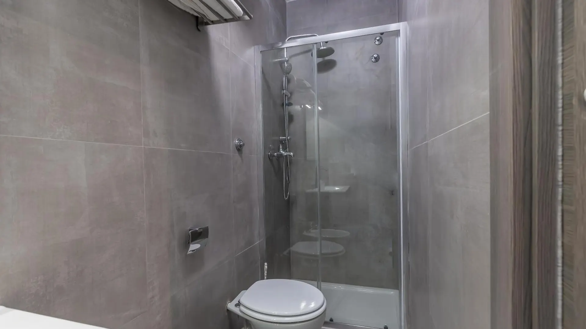 Hyper Lodge Termini Rome Guest house